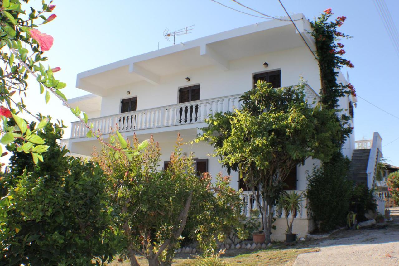Nikolas House أريلاز المظهر الخارجي الصورة